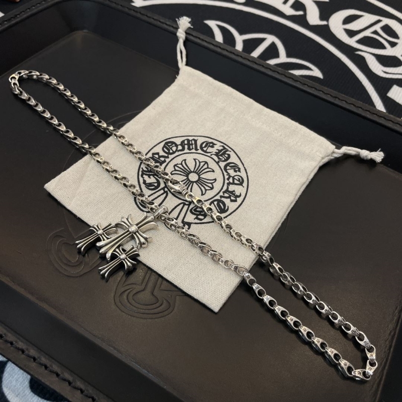 Ch*0me He**ts necklaces